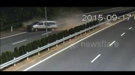 Minibus wiped out after burst tyre in China crash
