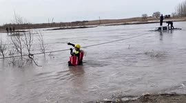Firefighters rescue motorists on truck roof stranded in flooded road in China