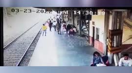 Hero cop saves suicidal man from getting crushed under moving train in western India