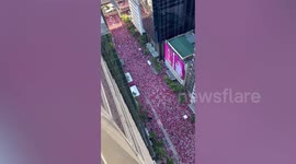 Thundering crowd cheers for female candidate in Philippine presidency as election nears