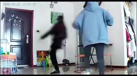 Burglar frightens woman as he rushes out of front door to escape in China