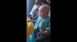 '7-month-old baby's reaction to his friend screaming is ABSOLUTELY PRICELESS'