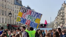 At the call of Greta Thunberg and the international movement Fridays For Future, young people will be on strike all over the world on March 25 to impose ecology and social justice. Paris, Panthéon toward Bastille. 14h