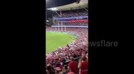 Australia: Fans Swarm Field After Lance ‘Buddy’ Franklin Kicks 1,000th Goal 2