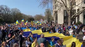 Protesters start marching in Park Lane ın  “London Stands With Ukraine” march organised by Mayor Sadiq Khan.