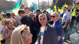sadiq khan its fantastic londoners have come out to show their solidarity with ukraine