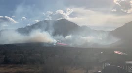 Planes drop retardant powder on Boulder, Colorado fire