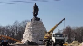 Statue of Ukrainian Poet Taras Shevchenko is protected by sandbags in case of Russian attack.