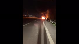 Car catches fire on A659 in Weinheim/Germany and engine explodes