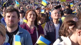 Woman with brown hair in a crowd watching 'London Stands with Ukraine: March and Vigil' stage at Trafalgar Square on 26/03/22