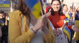 People clapping the stage at London Stands with Ukraine: March and Vigil