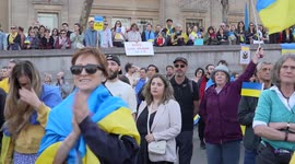 Crowd clapping at London Stands with Ukraine: March and Vigil