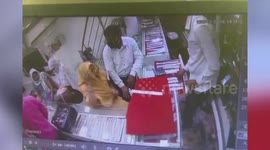Couple steal gold chains worth $3,285 from jewellery shop in central India