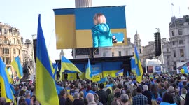 Sadiq Khan walking onto the stage at the London Stands with Ukraine: March and Vigil