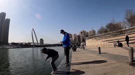 Quick-thinking man saves girl that accidentally fell into river in China