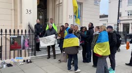 Ukraine war: protest outside the Embassy of Hungary in London