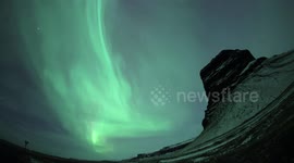 Photographer captures stunning timelapse of aurora passing over Iceland