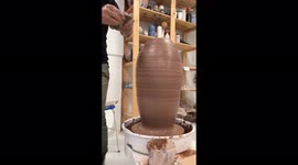 'This EXPLOSIVE pottery fail will make you GASP!'