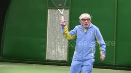 98-year-old Ukrainian tennis player who escaped war plays against Polish champion