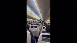 Southwest Airlines hosts TOILET PAPER race while delayed in Chicago
