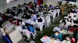 Students evacuate classroom as earthquake strikes Chinese city