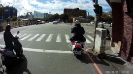 POLICE CHASE: Police gives moped user a second chance as he's caught running a red light (Dashcam Video)