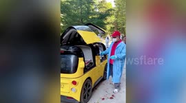 Driverless vehicles used to deliver groceries to residents during Shanghai's lockdown