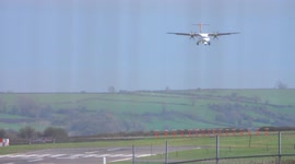 Gusty winds see bumpy landing for ATR 72 plane at Bristol Airport