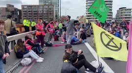 Extinction Rebellion block Lambeth and Vauxhall Bridges in London
