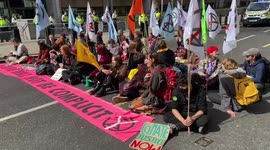 Extinction Rebellion blocks more London bridges on Sunday
