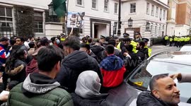 Supporters of rival Pakistani political parties face-off in London after ousting of Imran Khan