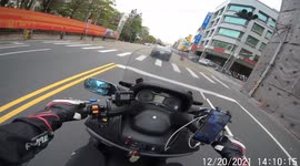 Accident: Lack of attention causes rear end crash (Dashcam Video)