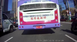 IDIOT ON THE ROAD: Driver caught littering gets funny surprise from moped rider (Dashcam Video)