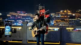 One-man band! Visually impaired musician who plays 4 instruments at once goes viral in China