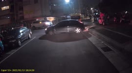 IDIOT ON THE ROAD: Ford driver left embarrassed after failing 3 point turn (Dashcam Video)