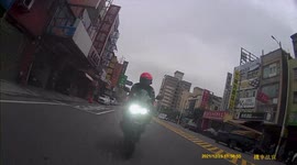 Accident: Motorbike flies into the rear-end of a moped rider (Dashcam Video)