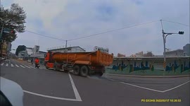 CLOSE CALL: Speeding construction driver runs red light almost running over moped rider (Dashcam Video)