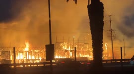 US: Massive Fire Engulfs Hotel Under Construction Near Camarillo Outlet Mall 3