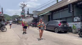 Backpackers enjoy water fights as Songrkan new year festival starts in Thailand