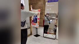 Tea shop in China requires customers to do 60 seconds of exercise before buying drink