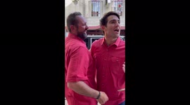 5 wives pull off hilarious matching shirt prank on spouses