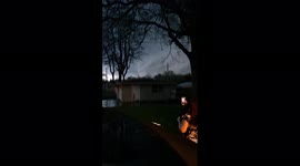 US: Huge Cloud With Lightning Looms Over Louisville Amid Tornado Warning