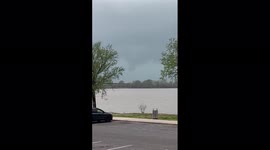 US: Possible Funnel Cloud Spotted Over West Memphis, Arkansas