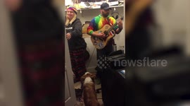 Adorable moment wife announces pregnancy during husband’s jam session