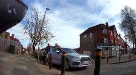 Wheelchair user confronts 'inconsiderate' driver who parked across dropped kerb in London