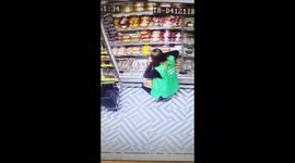 The girl unsuccessfully put the products in the store | FAIL