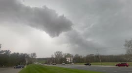 Watch ominous shelf cloud usher in severe thunderstorm in Delaware