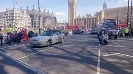 Rolling Thunder motorcyclists arrive in London