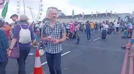 Extinction Rebellion occuply Westminster Bridge to block traffic
