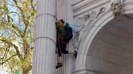 Climate change protesters climbs up Marble Arch 16 April 2022